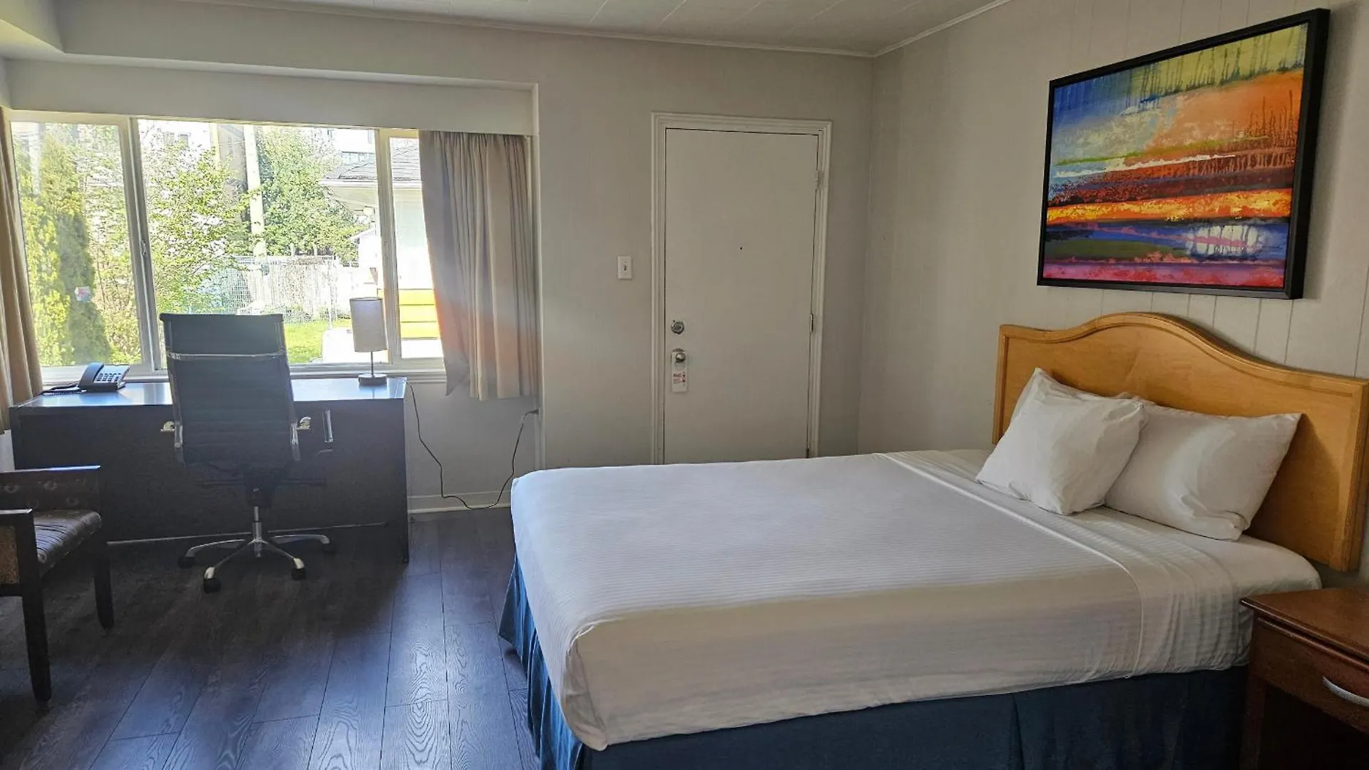 **  2400 Motel Vancouver Canada